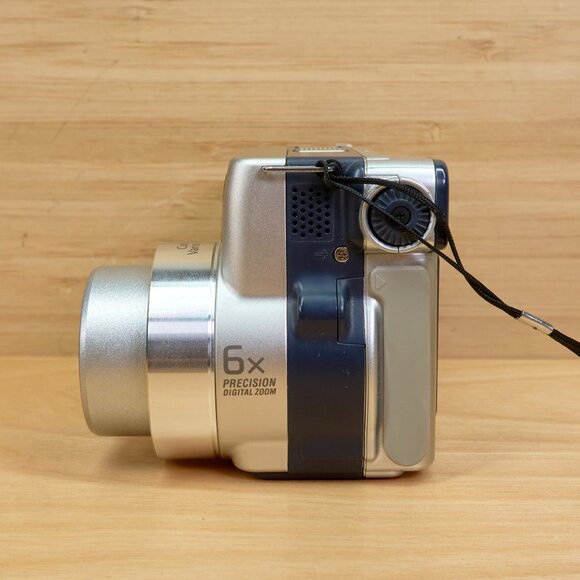 Sony Cybershot DSC-S70 3.3 MP Digital Camera, Carl Zeiss Vario-Sonnar Lens, Made - Picture 8 of 11